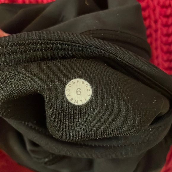 Lulu lemon women’s size 6 cropped leggings with key pocket and drawstring - Picture 2 of 4